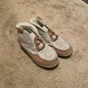 Womens Minnetonka slipper shoe